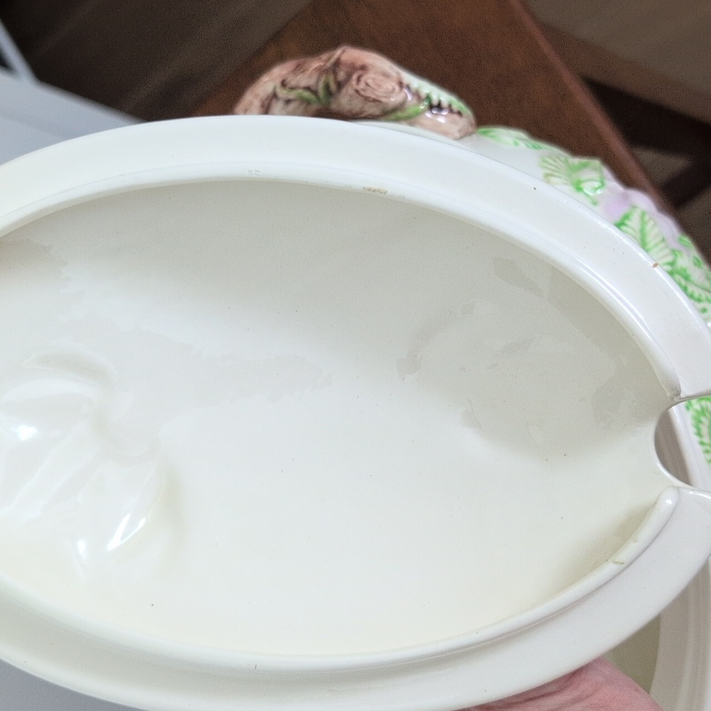 Vintage Soup Tureen With Ladle Berry And Leaf Motif - Picture 5 of 16